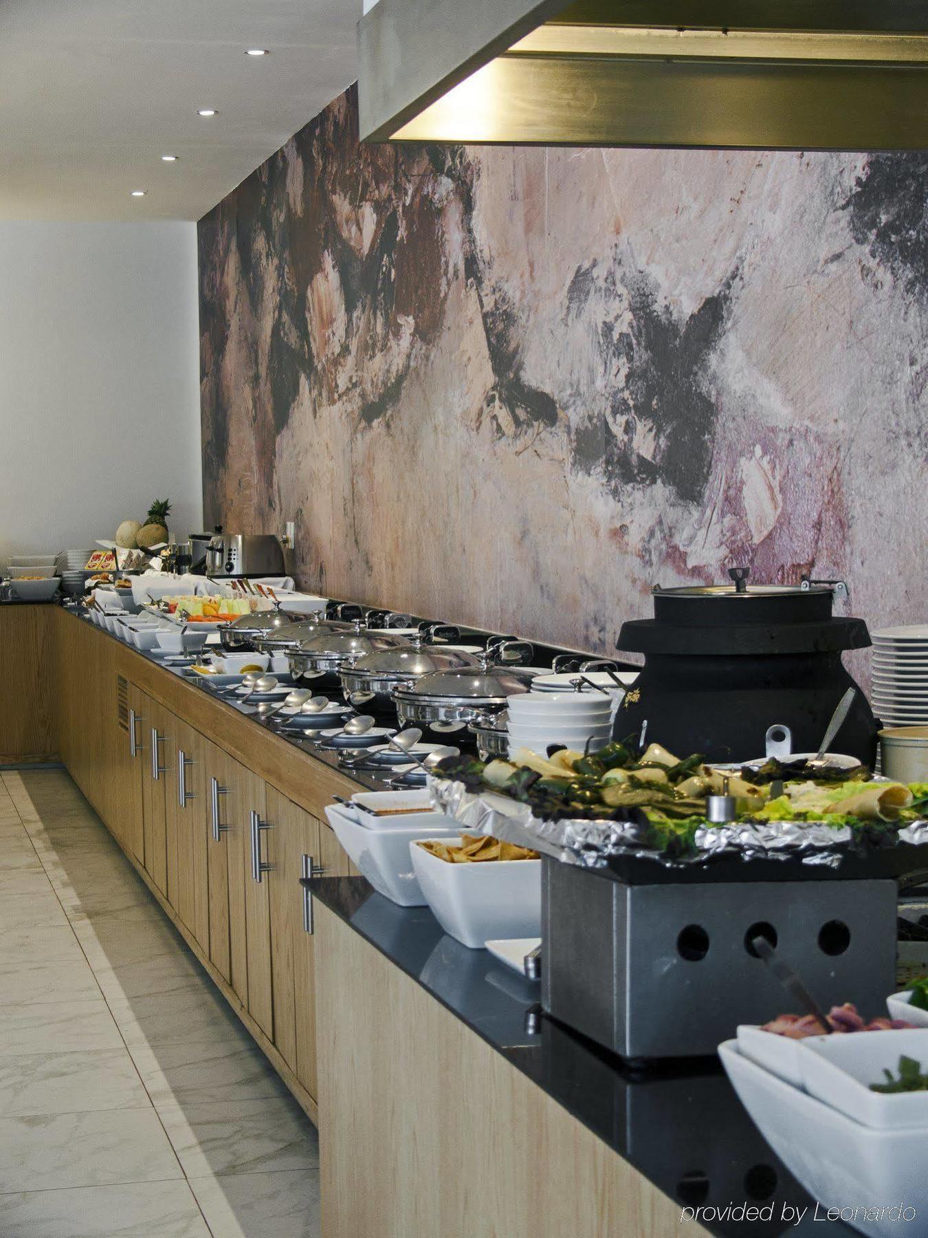 Fiesta Inn Leon Restoran gambar